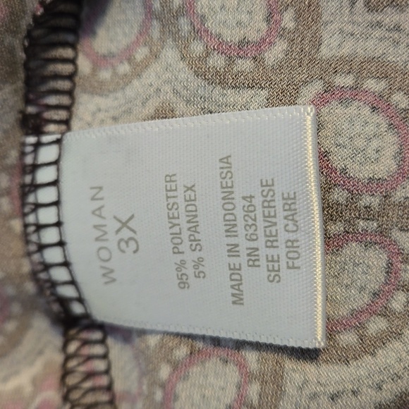 Westport Plus Size 3X Paisley Top V-Neck Geometric Pattern Flare Swing Hem - Picture 8 of 13